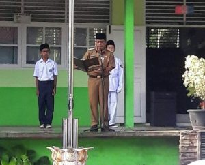 Camat Baso Pembina Upacara di MTsN Padang Tarok