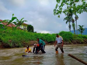Peringati Sumpah Pemuda, Pemuda Kamang Magek Gelar Bersih-bersih