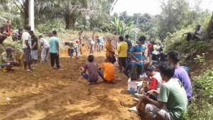 Banjir Warga Pilubang Goro Massal Benahi Jalan Rusak Akibat Banjir