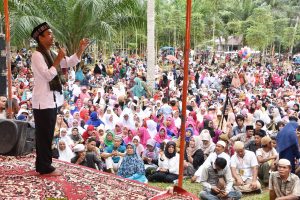 Dihadiri Ribuan Umat, UAS Bertausiyah di Kawasan Perkebunan Masyarakat Manggopoh
