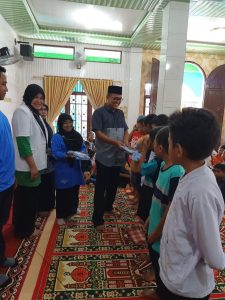 Alumni 98 SMNSA Lubuk Basung-PPDQ Gelar Bhakti Sosial, 100 Anak Panti Dikhitan