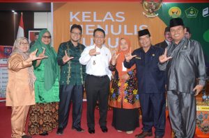 Budaya Menulis Berkembang di Kalangan Guru, Indra Catri: Ini Bukti Masyarakat Agam Cerdas