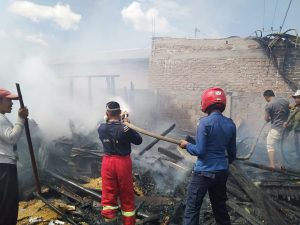 Rumah Semi Permanen di Panampuang Hangus Terbakar