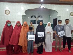 Masjid Baiturahmah Simpang IV Mato Aia Santuni Anak Yatim