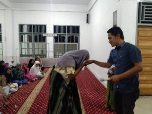 Pengurus Masjid Nurul Falah Sungai Nibung Santuni Puluhan Anak Yatim
