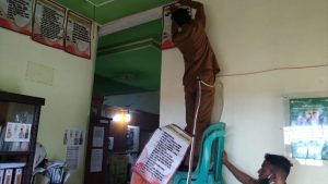 Awali Aktivitas Setelah Libur Lebaran, Pemnag Batu Kambiang Bersihkan Kantor