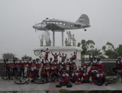 Etape V Tour de PDRI, Puluhan Pebalap Berhasil Masuk Finish di Monumen Avro Anson