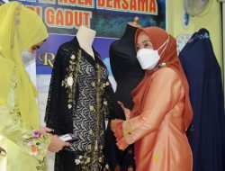 Ketua Dekranasda Agam Kukuhkan Komunitas Kerancang Sagaduik