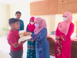 LKKS Agam Salurkan 40 Paket Sembako Lansia dan Anak Yatim