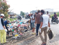 Sampah Berserakan di By Pass Taluak, Camat Banuhampu Gelar Razia