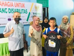 Baznas Agam Salurkan Paket Seragam Sekolah Anak Disabilitas