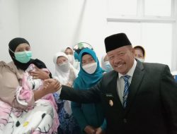 Bupati Agam Membawa Keceriaan Bagi Peserta Akseptor KB