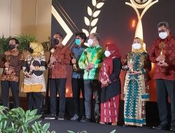 Komitmen Terhadap Perlindungan Anak, Bupati Agam Terima Anugerah KPAI