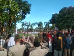 Warga Agam Antusias Saksikan Pengibaran Bendera HUT ke-77 RI