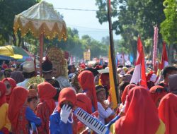 Absen Dua Tahun, Ribuan Warga Kembali Saksikan Pawai Alegoris