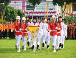 Meski Berduka, Paskibraka Agam Sukses Kibarkan Bendera Pusaka