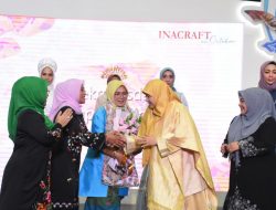 Majukan Ekonomi Kreatif di Daerah, Agam Ikuti Ivent Fashion Show Minangkabau Heritage