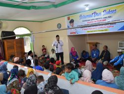 Serahkan 300 KIA bagi Warga Pasia Laweh, Bupati Agam : Urus Adminduk Cukup di Nagari