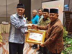 PL-KUMKM Lebihi Target, Pemkab Agam Terima Penghargaan Dari Pemprov Sumbar
