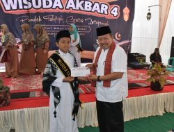 Bupati Agam Beri Reward Wisudawan Akbar Ke-4 Pondok Tahfidz Istiqamah