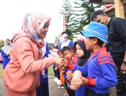 Ny Yenni Andri Warman Senam Bersama Murid PAUD-TK se Kecamatan Malalak