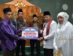 Kunjungi Masjid Nurul Iman Lundang, Bupati Agam Salurkan Bantuan Rp15 Juta