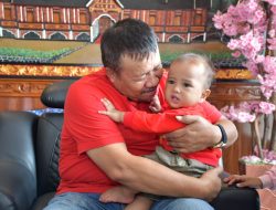 Bayi Korban Penculikan Asal Deli Serdang Girang Digendong Inyik AWR