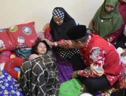 Bupati Agam Kunjungi Anak Penderita Tumor di Taluak IV Suku