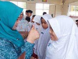 Ny Yenni Kukuhkan 39 Duta Anti Rokok dan CTPS di SMPN 3 Ampek Angkek