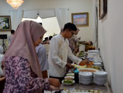 Open House Usai Salat Idul Adha, Rumah Dinas Bupati Agam Dipadati Masyarakat