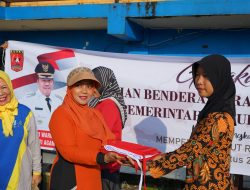 Sambut HUT Kemerdekaan, Pemkab Agam Bagikan 2500 Bendera Merah Putih