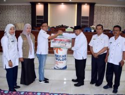 Pemprov Sumbar Salurkan Bantuan Cadangan Pangan untuk Masyarakat Terdampak Bencana Tanjung Raya
