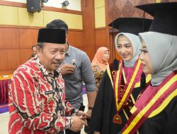 Bupati Agam Hadiri Wisuda Ahli Madya Farmasi XI Tahun Akademik 2022/2023.