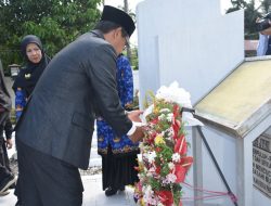 Peringati 4 Hari Penting, Ketua PN Lubuk Basung Pimpin Ziarah dan Tabur Bunga di TMP Siti Mangopoh