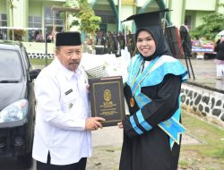 Bupati Agam Hadiri Wisuda Masyitah Rahma
