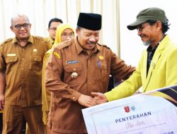 Haru-Bahagia, Suasana Kebathinan Saat Bupati Agam Serahkan Tali Asih PSM