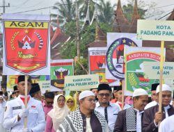 Jelang Pembukaan MTQN Sumbar ke-XL, Kafilah Agam Ikuti Pawai Ta’aruf