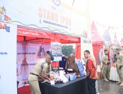 Tinjau Stand IPDN Expo, Asisten III Setda Agam Harapkan Kader Muda IPDN Siap Terjun ke Masyarakat.