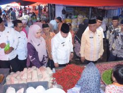 Monitoring Harga Sembako, Bupati Agam Turun Langsung ke Pasar Bawan
