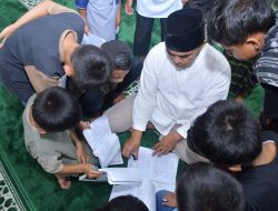 Berburu Tanda Tangan Ustaz, Momen Langka di Ramadan