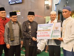 Baznas Agam Salurkan Bantuan Rehab Rumah Pada Warga Salimpariak