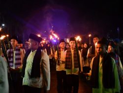Jadi Tontonan Warga, Pawai Obor Daruak Daram Pecah