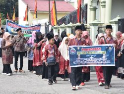 Bupati Agam Saksikan Kemeriahan Arak-Arakan Kafilah MTQN Tingkat Kecamatan Ampek Angkek