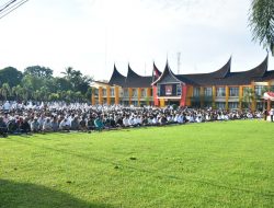 Salat Id 1445 H, Ribuan Jamaah Padati Halaman Kantor Bupati Agam