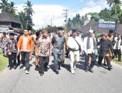Warga Kampuang Tangah Sambut Gubernur Sumbar Dengan Arak-Arakan.