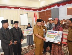 Bupati Agam Salurkan Zakat Kepada 63 Mustahik di Agam Bagian Barat