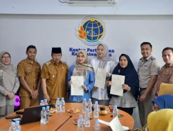 Serahkan Sertifikat Redistribusi Tanah, Bupati Agam : Hindari Sengketa 