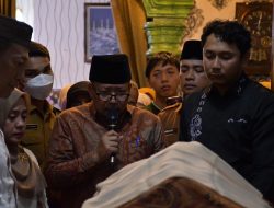 Ungkap Duka Mendalam, Bupati Agam Lepas Jenazah Malini ke Peristirahatan Terakhir