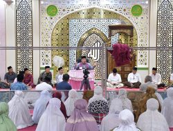 Bupati Agam Pimpin Shalat Subuh Berjamaah di Masjid Raya Kampung Pinang