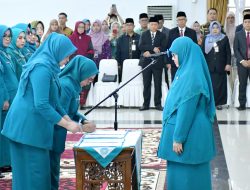 Ny. Hj. Merry Benni Warlis Resmi Dilantik Jadi Ketua TP PKK, Dekranasda dan Pembina Posyandu Agam